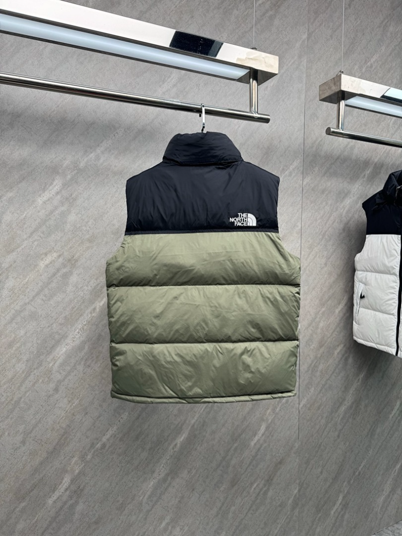 110429  Men's and women's classic high and full embroidered logo down vest clothes on the north side